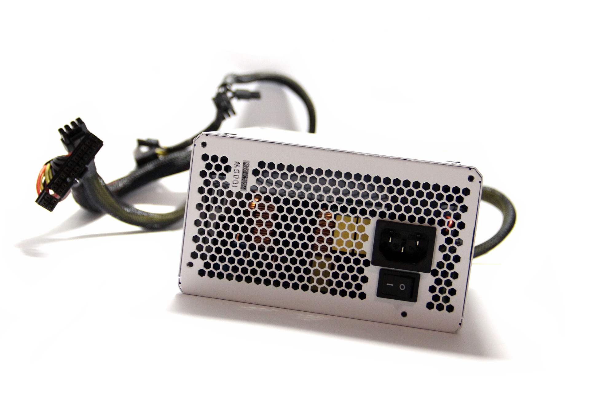 Unitate de alimentare PC cu fante de aerisire si mufa de retea
