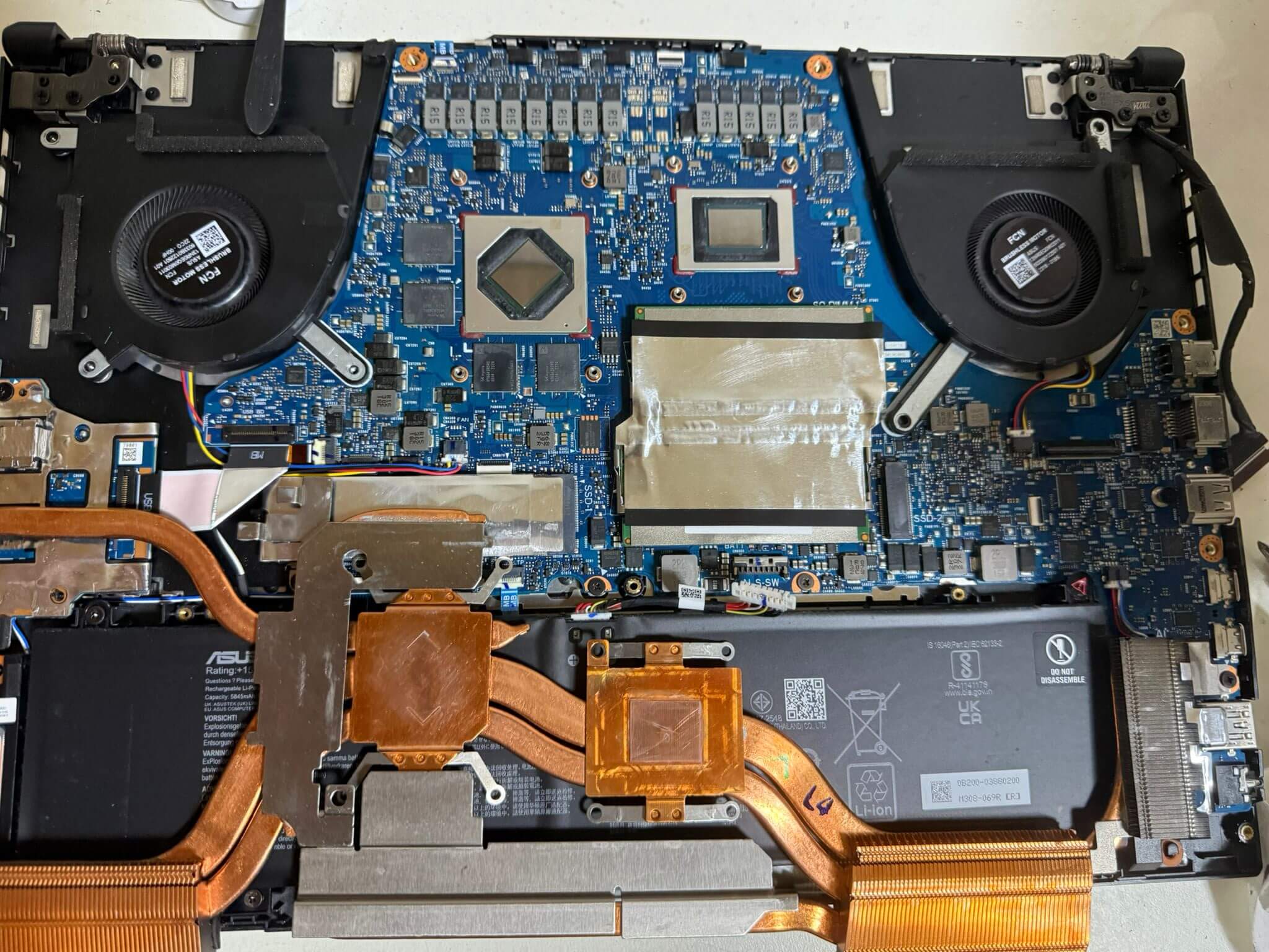 Procedura de curatare si aplicare consumabile premium pentru orice tip de laptop de gaming intrat in service