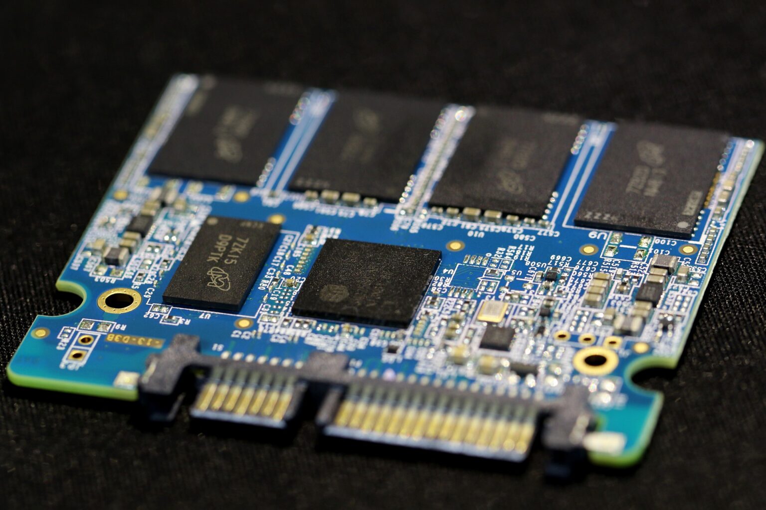 Unitate SSD Solid State Drive de mare viteza desfacuta in service